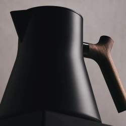 Fellow Corvo EKG PRO Matte Black with Walnut Handle | Chaleira elétrica