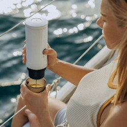 OutIn Nano 2 (Pearl white) - cafeteira de viagem